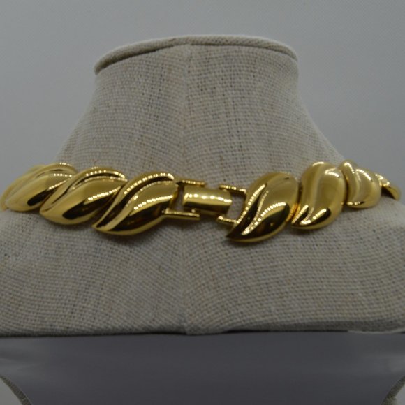 Vintage Napier Gold-Toned Leaf Collar Necklace - Picture 8 of 10